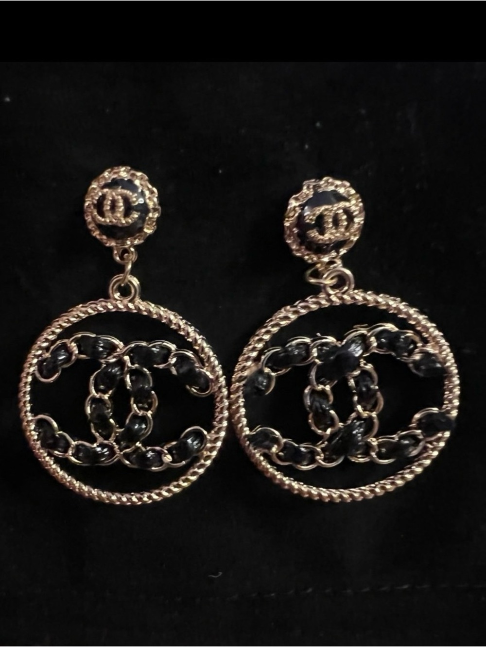 💃 Chanel Dangle Earrings Black and Gold-Tone /  Post 💃